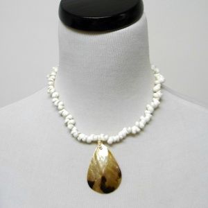 JUSTINE shells & Mother of Pearl teardrop pendant